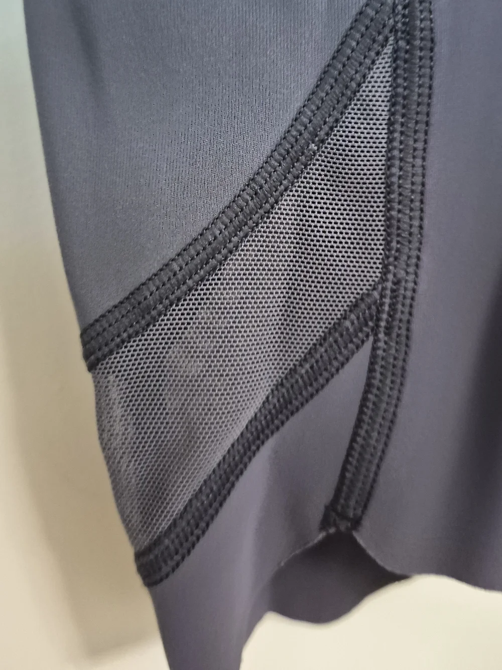 Lululemon Size 2 High-Waist Performance Capri Leggings Scalloped Hem